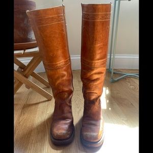 Gorgeous vintage Frye black label campus boots with stitching detail, size 6.5